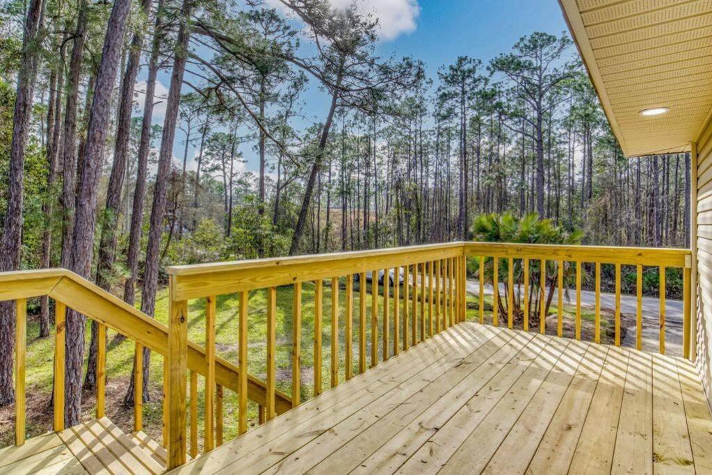 Villa Woodsy Retreat, Steps To Bay - Hot Tub! Gulf Breeze Esterno foto