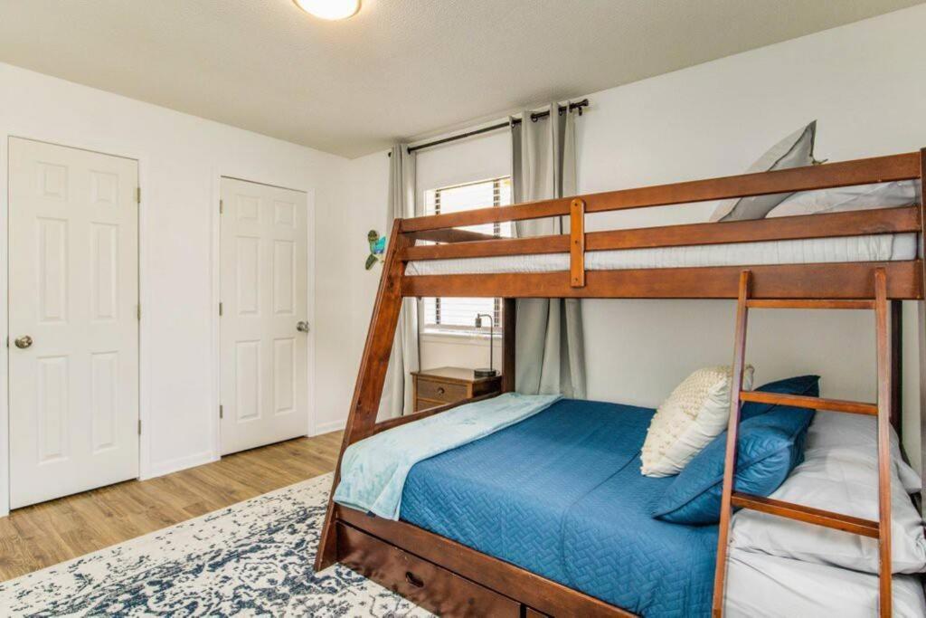 Villa Woodsy Retreat, Steps To Bay - Hot Tub! Gulf Breeze Esterno foto