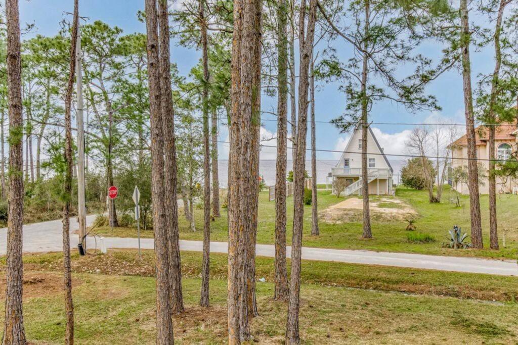 Villa Woodsy Retreat, Steps To Bay - Hot Tub! Gulf Breeze Esterno foto